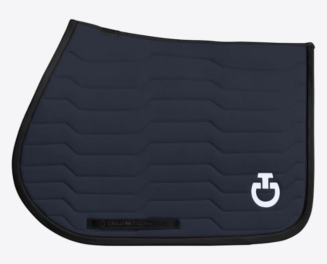 Tapis de saut bleu marine foncé avec matelassage technique horizontal et el logo en blanc pour cheval Revolution - Cavalleria Toscana