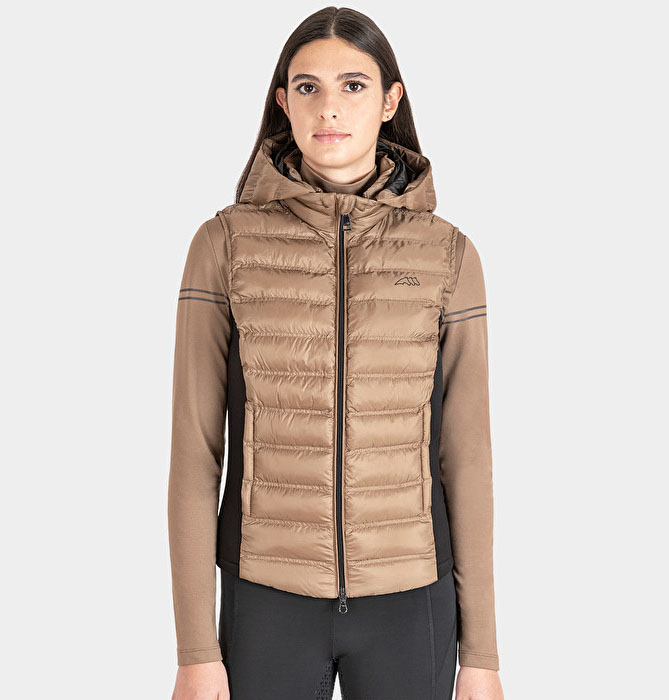 chaleco color beige para invierno con cremallera y capucha para mujer - Equiline