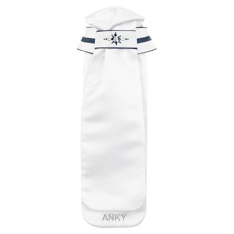 Plastrón de concurso blanco con ribetes en contraste azul marino y acabado pedrería Stone DeLuxe - Anky