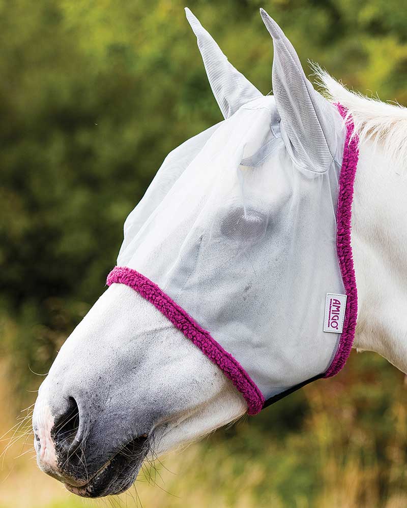 Masque anti-mouches fin avec oreilles en lycra argenté et mouton violet pour poney - Amigo