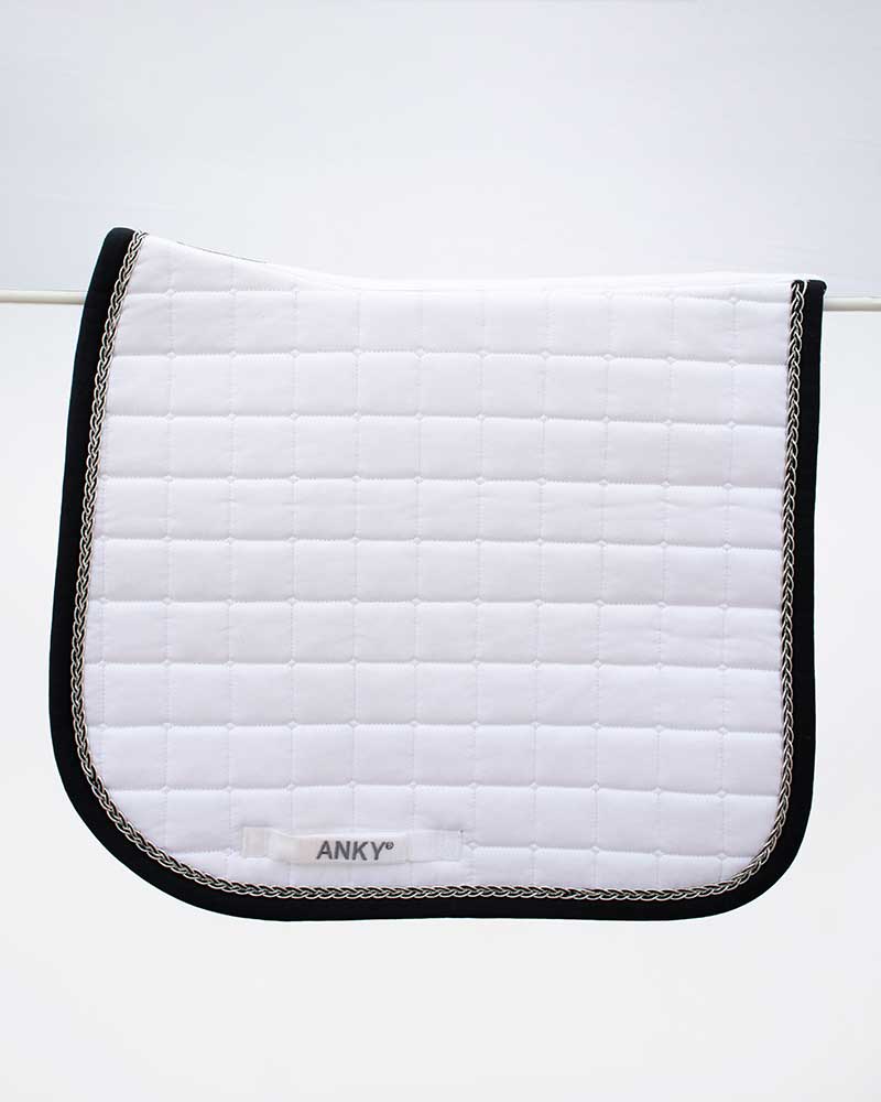 Tapis de dressage blanc à bord noir et tresse argentée pour cheval - Anky