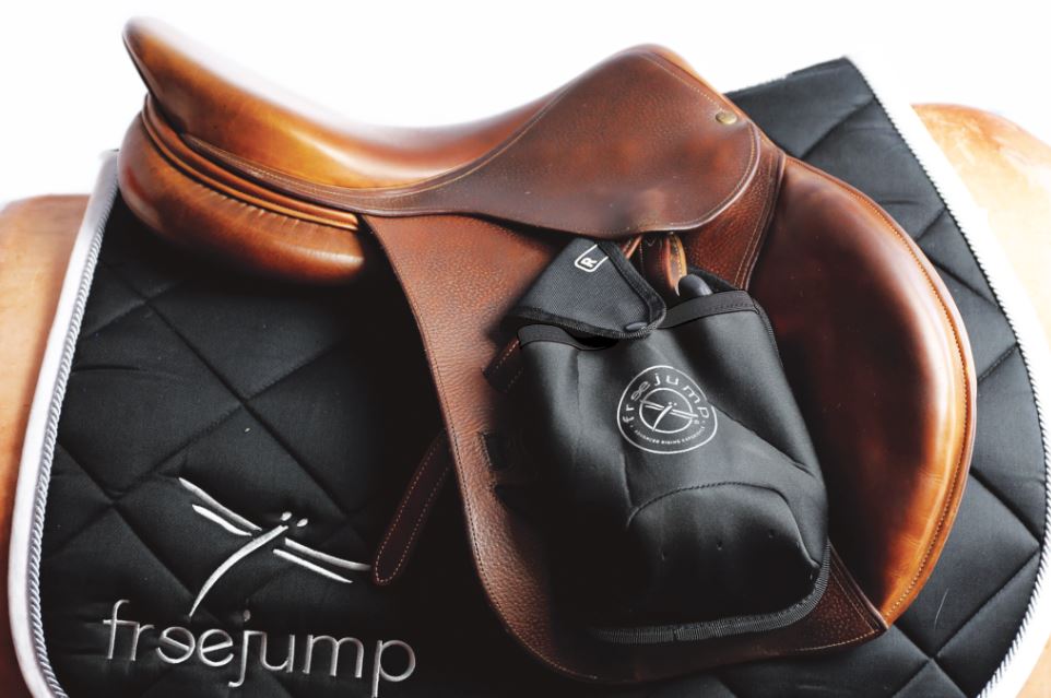 Black neoprene stirrup covers to protect the freejump chair
