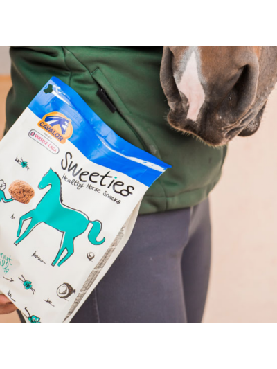 Snacks rich in fiber with carrot pieces and without molasses for horses (1.5kg) - Crunchies - Cavalor (copia) - imagen 2