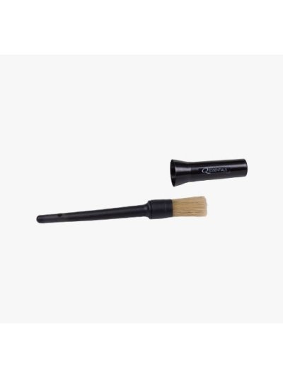 Brush with special cap for black hoofs - QHP
