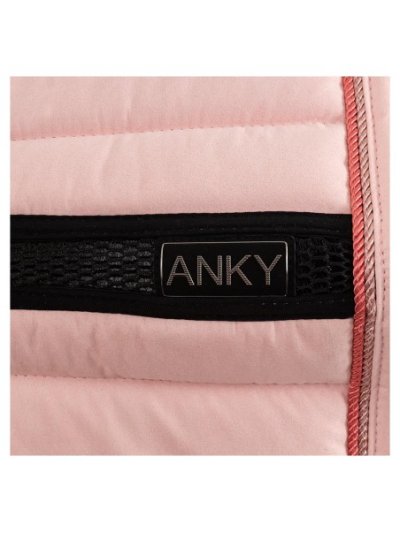 Pale pink dressage saddle pad (Pale Rosette) with non-slip withers, decorative cord and girth-area reinforcement for horse - Anky - imagen 3