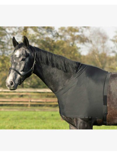 T-shirt noir en lycra pour protéger le poitrail et le garrot du frottement des couvertures pour cheval - QHP