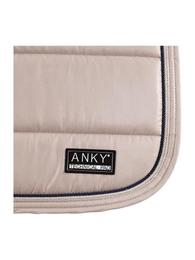 Bright beige dressage saddle pad (Necreous Clouds) with non-slip withers, decorative cord and girth-area reinforcement for horse - Anky - imagen 2