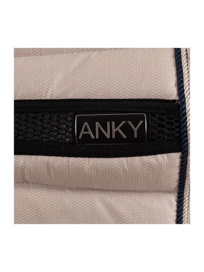 Bright beige dressage saddle pad (Necreous Clouds) with non-slip withers, decorative cord and girth-area reinforcement for horse - Anky - imagen 3