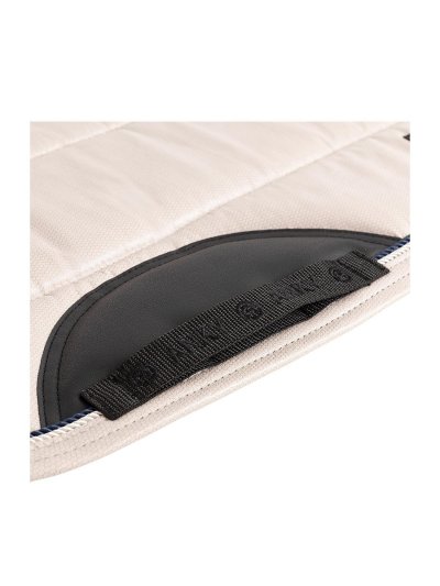 Bright beige dressage saddle pad (Necreous Clouds) with non-slip withers, decorative cord and girth-area reinforcement for horse - Anky - imagen 4