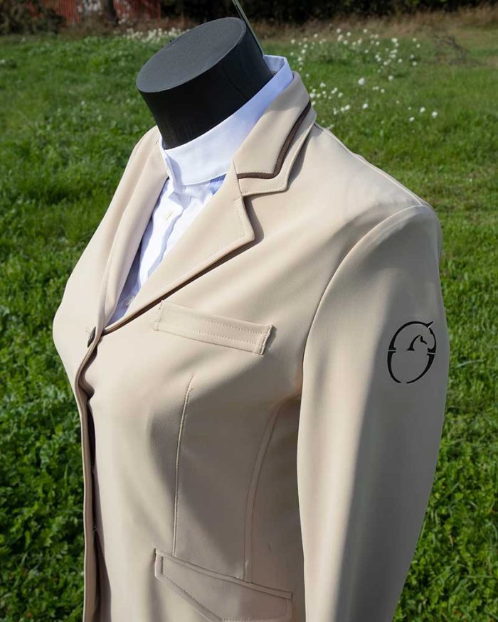 Americana técnica de competición beige con ribete del cuello marrón para mujer - Camberra - Vestrum - Imagen 2